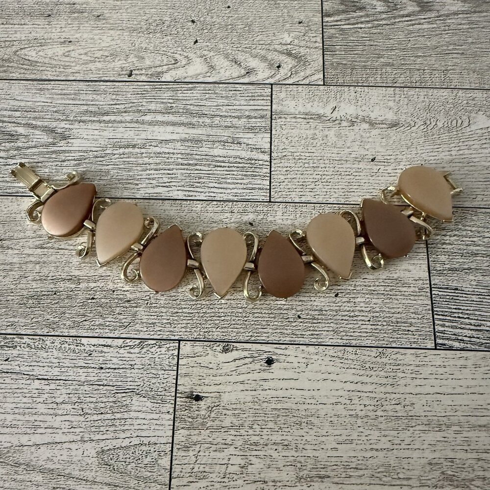 Vintage Chunky Gold Tone 2 Tone Thermoset Lucite Link Bracelet Collector’s Item